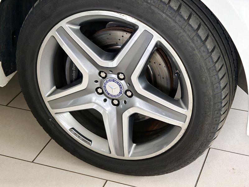 Mercedes-Benz GLE 250d 4M AMG Airmatic - fotka 30 z 53