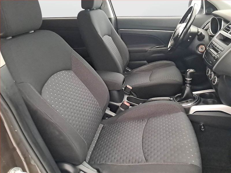 Mitsubishi ASX (2011) 1.8 DI-D MIVEC, 4X4, ČR,1.maj - fotka 9 z 16