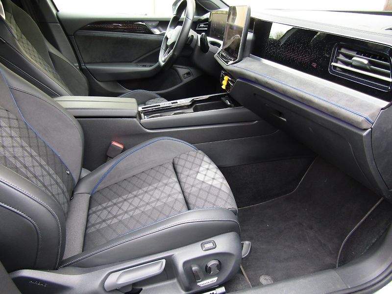Volkswagen Passat Variant (2024) 2.0 TDI 110kW DSG ACC - fotka 32 z 47