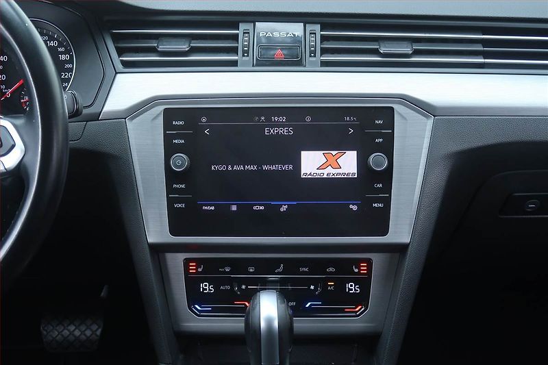 Volkswagen Passat (2022) 2.0 TDI, Automat, Serv.kniha - fotka 12 z 22