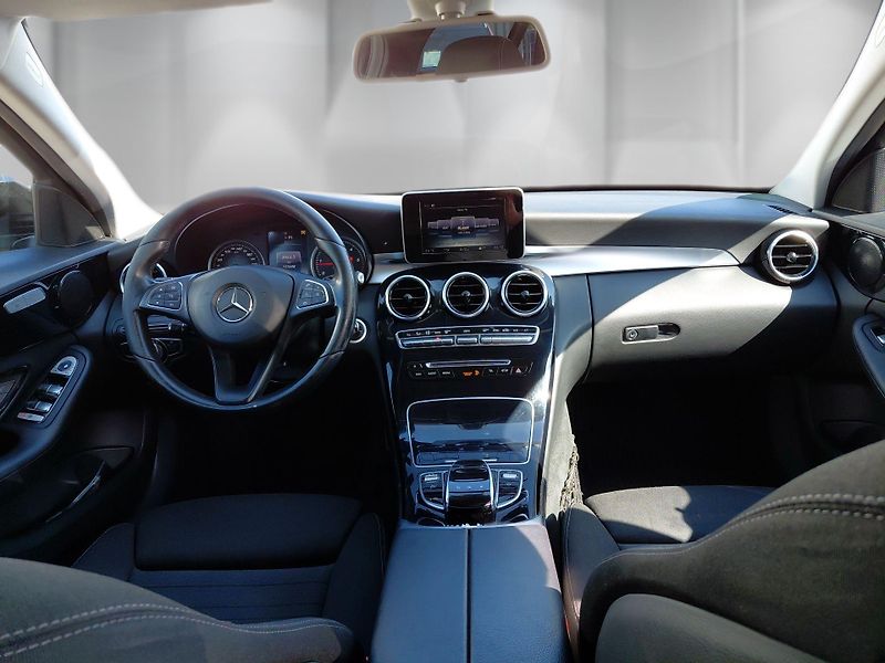 Mercedes-Benz Třídy C (2016) 220 D 125 kW Black Edition - fotka 21 z 23