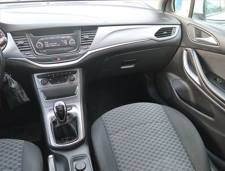 Opel Astra (2016) 1.6 CDTI, Serv.kniha, Tempomat - fotka 8 z 13