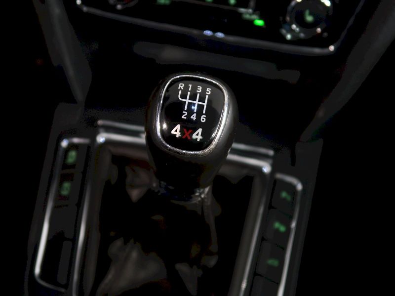 Škoda Superb (2013) L&K 2.0TDI 125KW 4x4 WEBASTO P - fotka 20 z 34