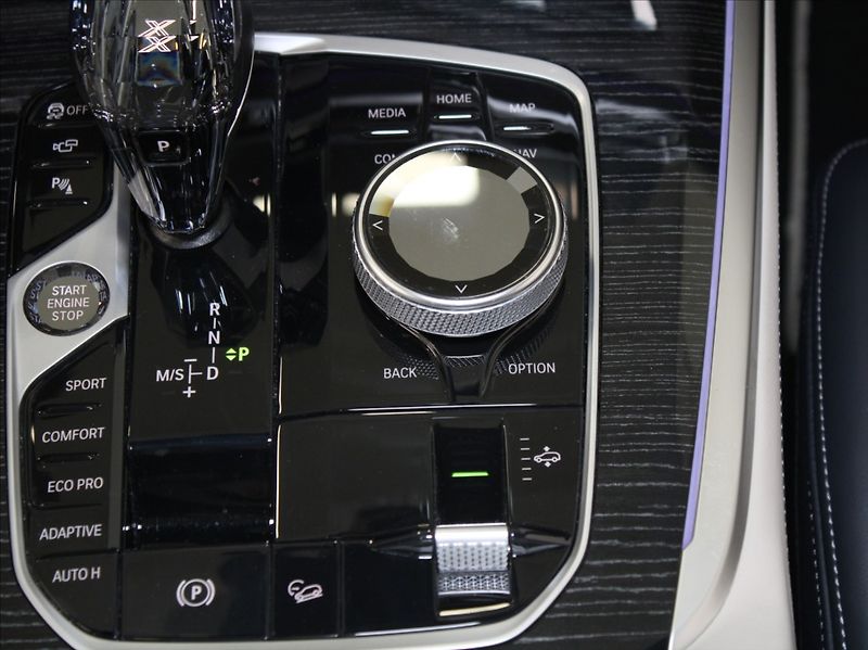 BMW X7 3,0 40xD M-paket B&W 6-míst ČR - fotka 26 z 51