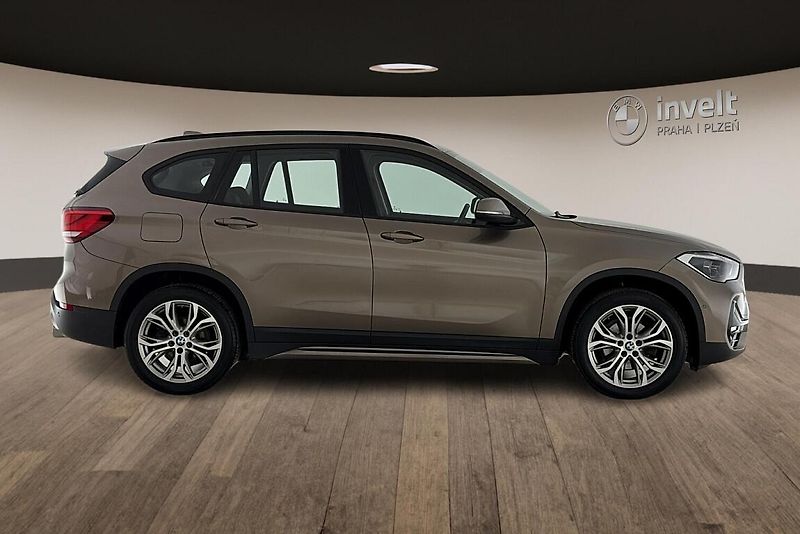 BMW X1 xDrive18d - fotka 2 z 24