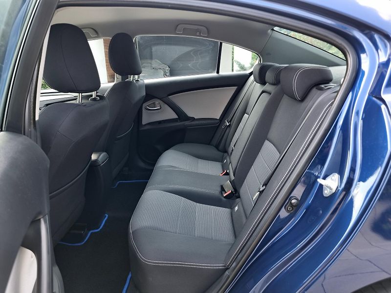 Toyota Avensis (2016) 1.8 COMFORT,KAMERA,ALU - fotka 15 z 42