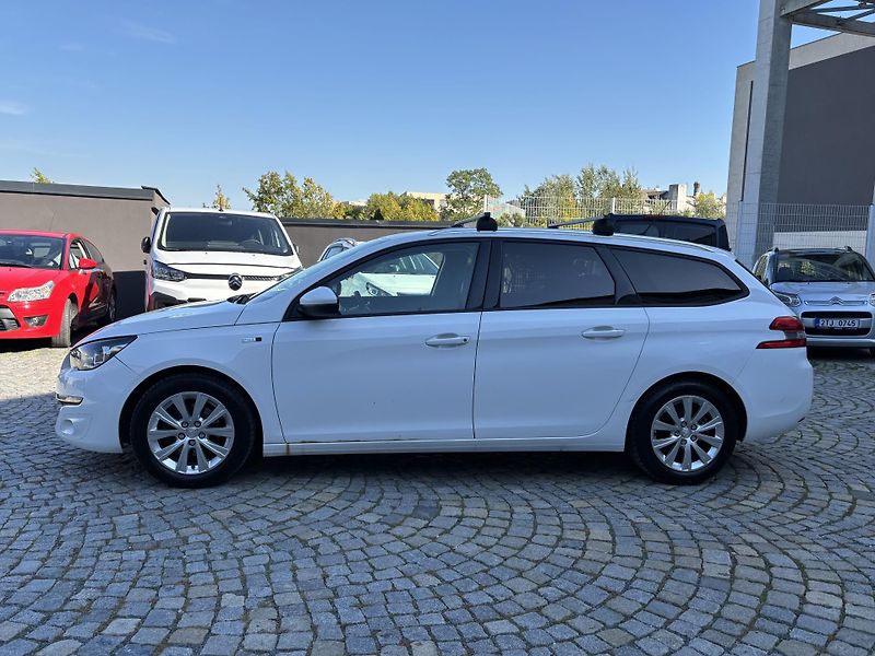 Peugeot 308 SW 1,2 PureTech 130k MAN6  - fotka 2 z 13