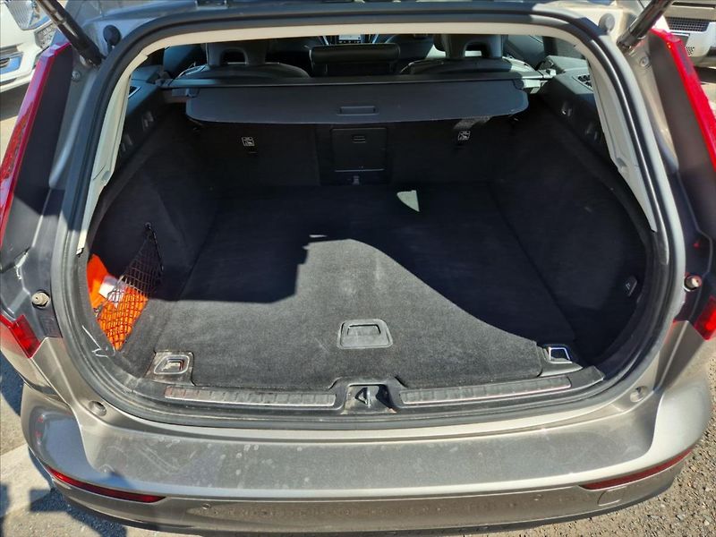 Volvo V60 2,0 D4 AWD Cross Country - fotka 11 z 19