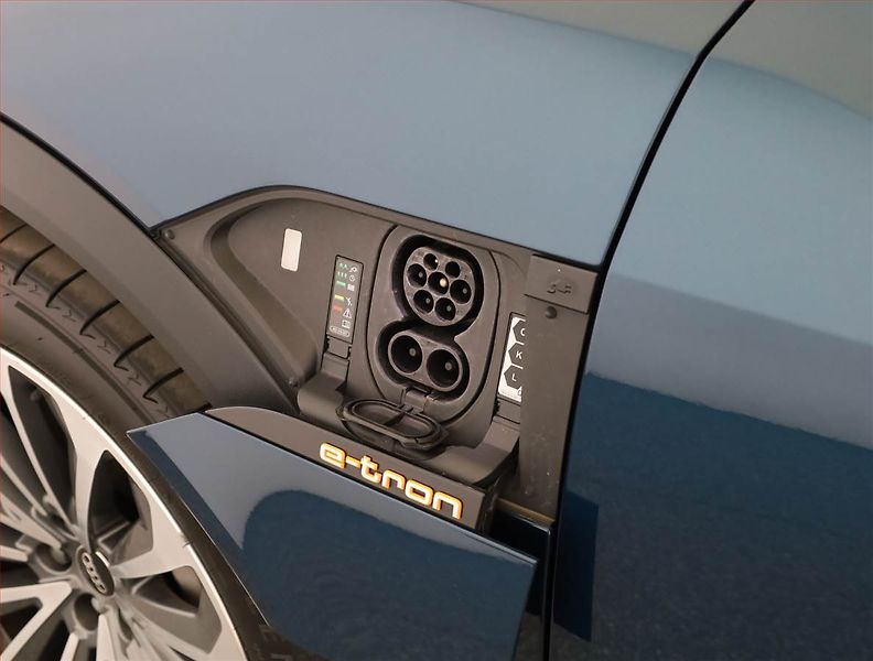 Audi e-tron (2022) 50 quattro, SoH 93% - fotka 19 z 20