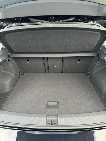 Volkswagen T-Roc (2023) 1.0. TSI Life - fotka 7 z 11