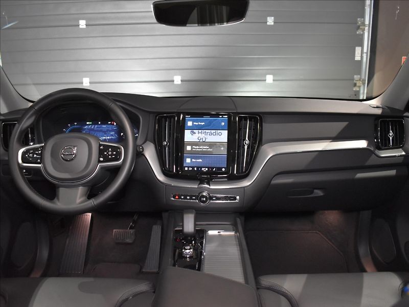 Volvo XC60 2,0 T6 AWD Plus - fotka 13 z 24