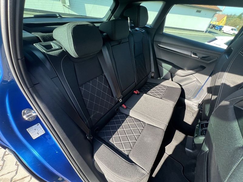 Škoda Karoq Sportline 1.5 TSI 110 kW - fotka 19 z 37