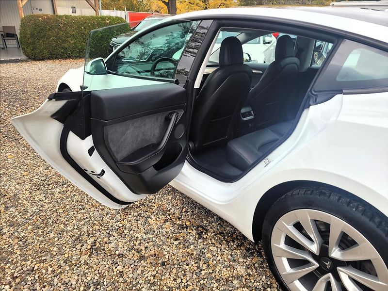 Tesla Model 3 AWD,LR,366kw,DUAL,SOH 89% - fotka 13 z 50