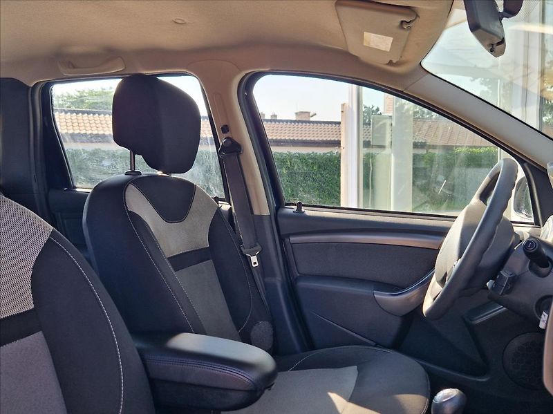 Dacia Duster 1,6 i 84kW AC NOSIČ HEZKÝNÁJ. - fotka 14 z 27