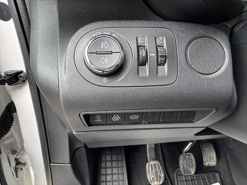 Opel Combo 1,5 TDCi, ELEGANCE, 5 míst - fotka 9 z 25