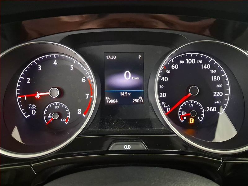 Volkswagen Touran (2019) 1.5 TSI - fotka 11 z 18