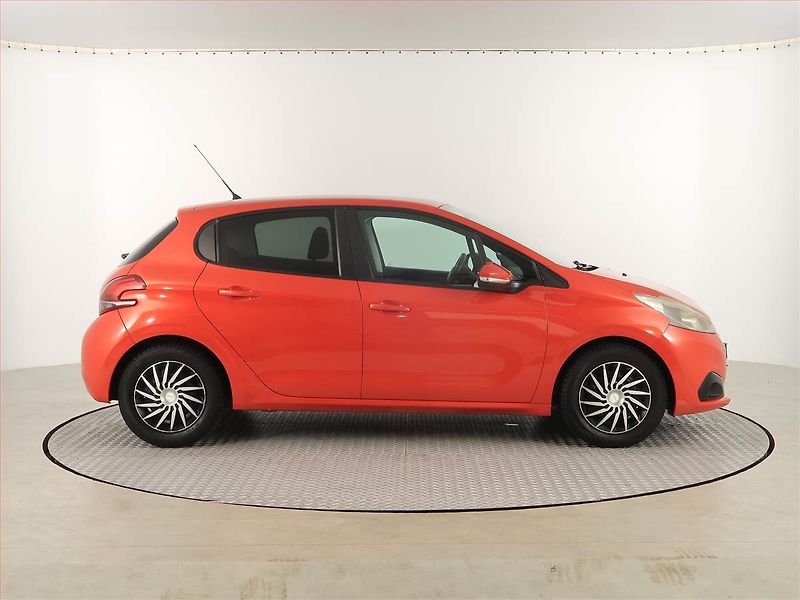 Peugeot 208 (2015) 1.2 PureTech, Tempomat - fotka 6 z 16