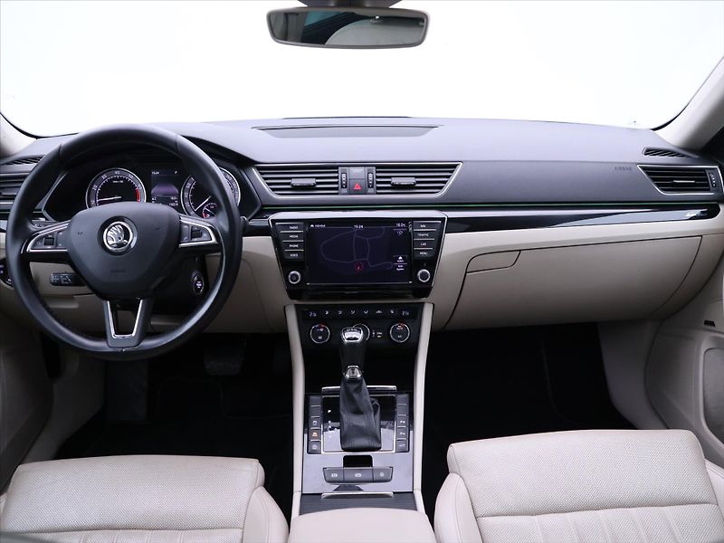 Škoda Superb 2,0 TSI 206kW DSG 4x4 CZ L&K - fotka 44 z 45