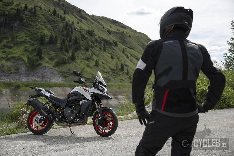 Benelli (2026) TRK 902 Stradale - fotka 14 z 18