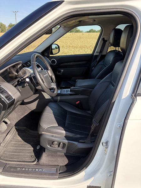 Land Rover Discovery (2019) Pro 7 osob - fotka 9 z 12
