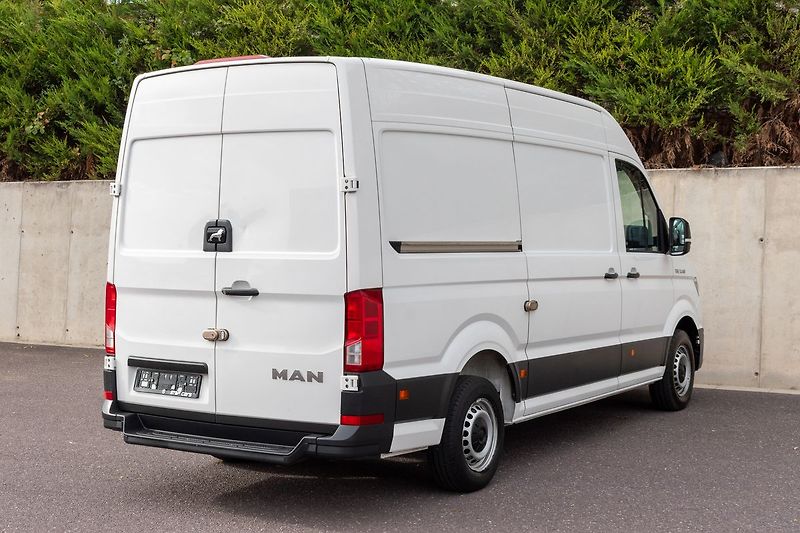 Volkswagen Crafter 2.0 TDI L2H2*DPH*40t.KM* - fotka 6 z 28