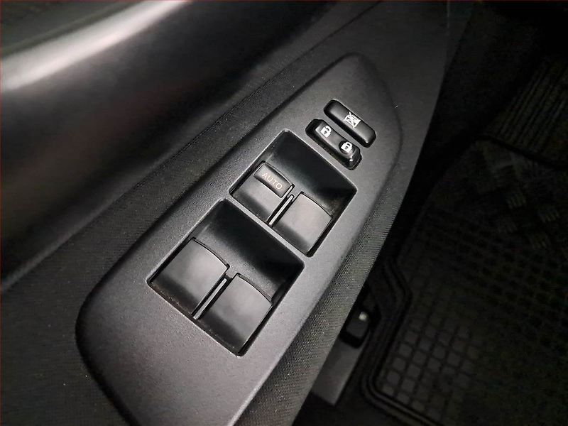 Toyota Auris (2007) 1.6 Dual VVT-i, nová STK - fotka 16 z 16