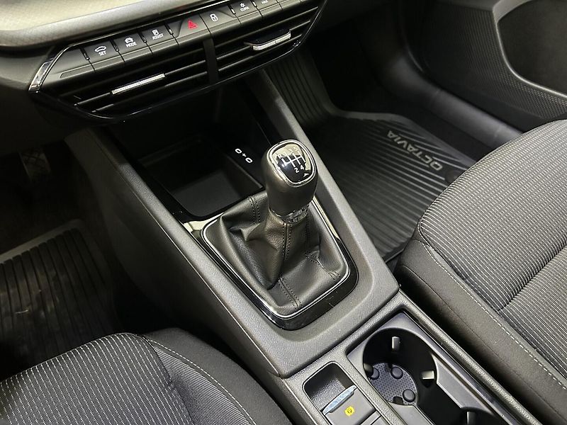 Škoda Octavia 1.5 TSI Ambition Plus - fotka 19 z 23