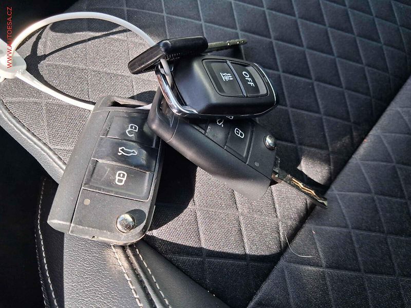 Škoda Karoq (2018) 1.5 TSi, 2.maj,ČR, Style - fotka 17 z 21