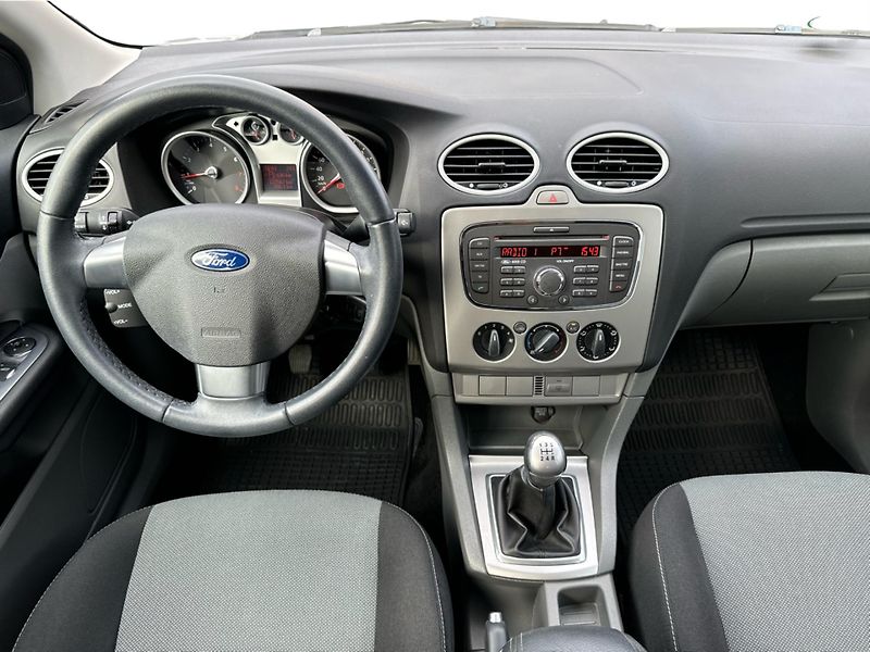 Ford Focus 1.6 i 74 KW - fotka 10 z 15