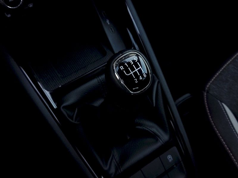 Škoda Kamiq (2025) Top Selection 1,5 Tsi  + tažné - fotka 19 z 34