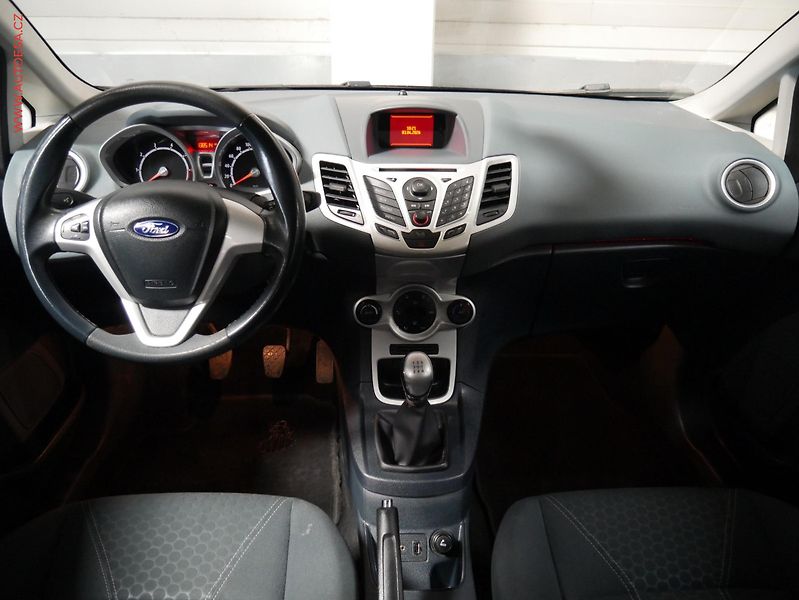 Ford Fiesta (2011) 1.25, Titanium - fotka 8 z 15