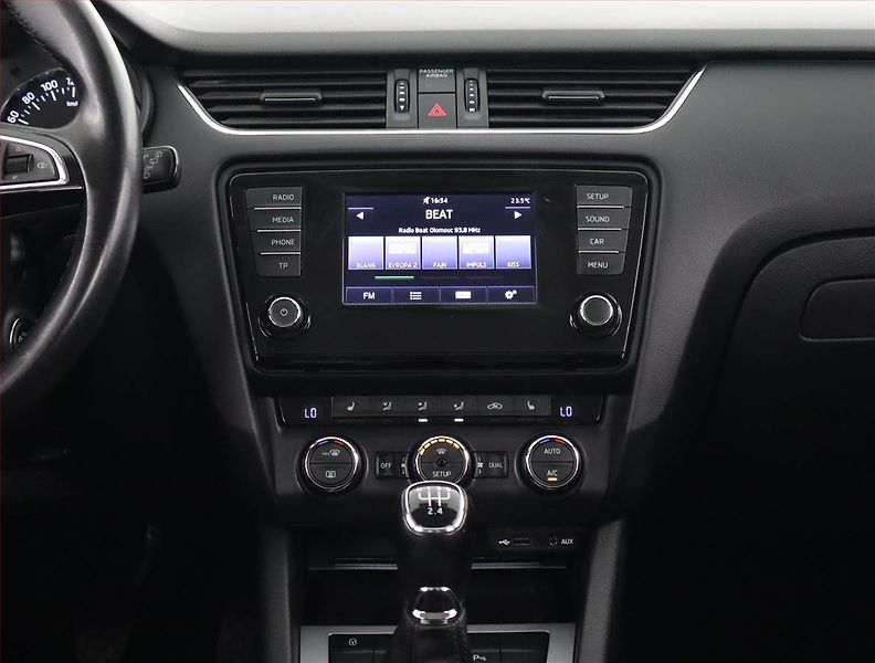Škoda Octavia (2014) Style 1.6 TDI, Xenony - fotka 12 z 22