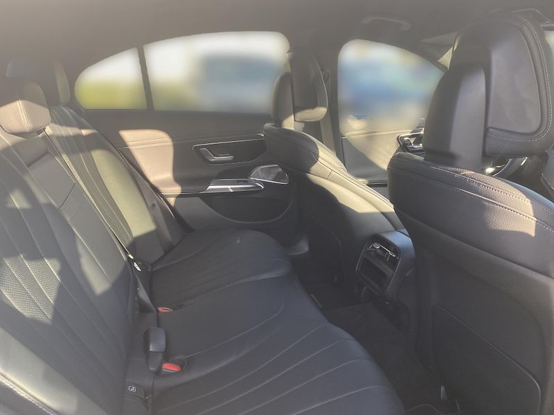 Mercedes-Benz Třídy E E 220d 4M AMG - fotka 19 z 27