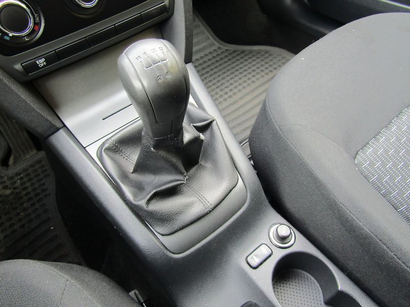 Škoda Octavia (2009) 1.6 MPI 75kW 1.MAJITEL - fotka 33 z 35