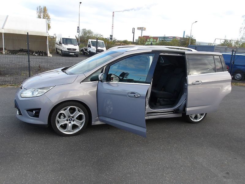 Ford C-MAX 1,6TDCi KRASAVEC !!! 7 MÍST ! - fotka 12 z 27