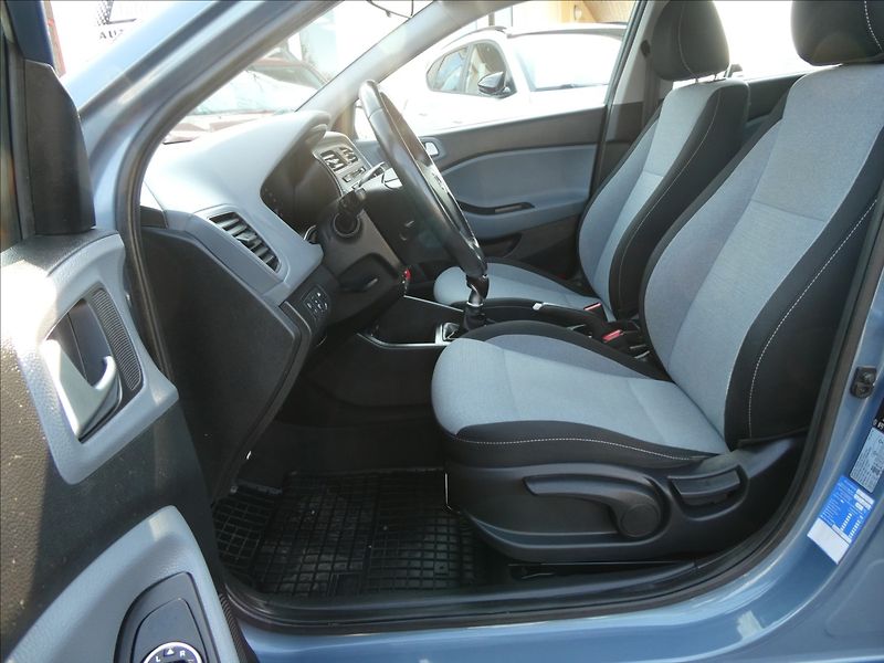 Hyundai i20 1,1 CRDi 1.majitel, webasto - fotka 20 z 43