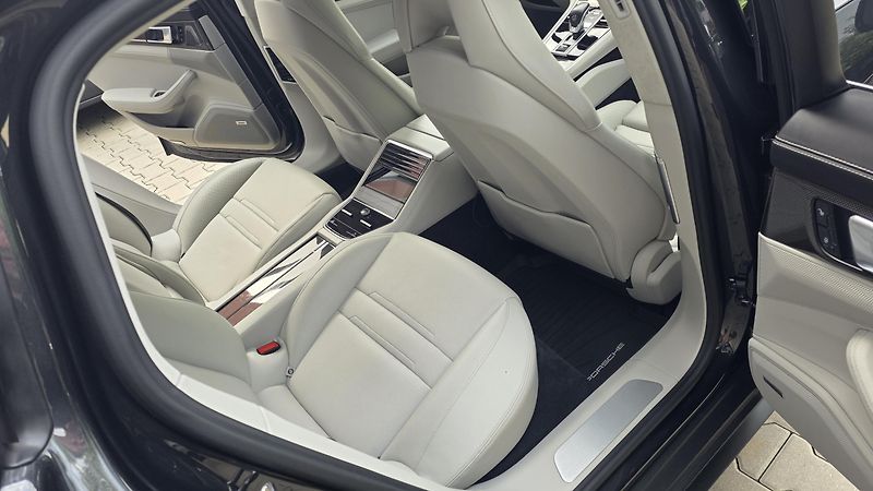 Porsche Panamera (2018) TURBO TOP STAV - fotka 9 z 12