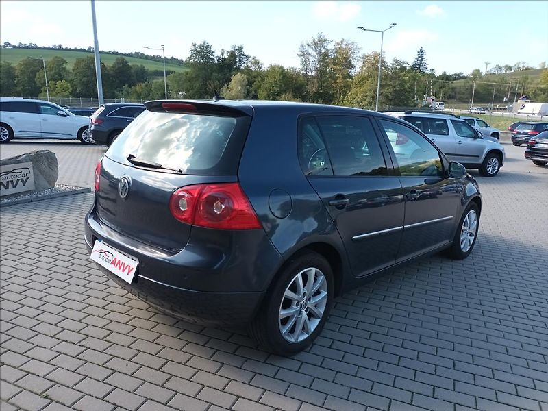 Volkswagen Golf 1,6 75kw,AUTOMAT,SERVISKA - fotka 5 z 35