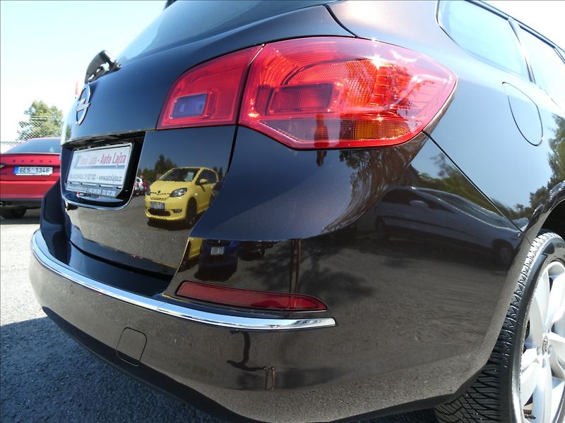 Opel Astra 1,4 i 88kW klima, serviska - fotka 10 z 44