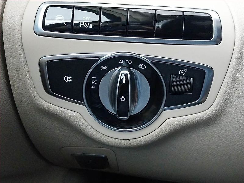 Mercedes-Benz Třídy C (2014) C 250, Automat, Kůže, Navi - fotka 18 z 20