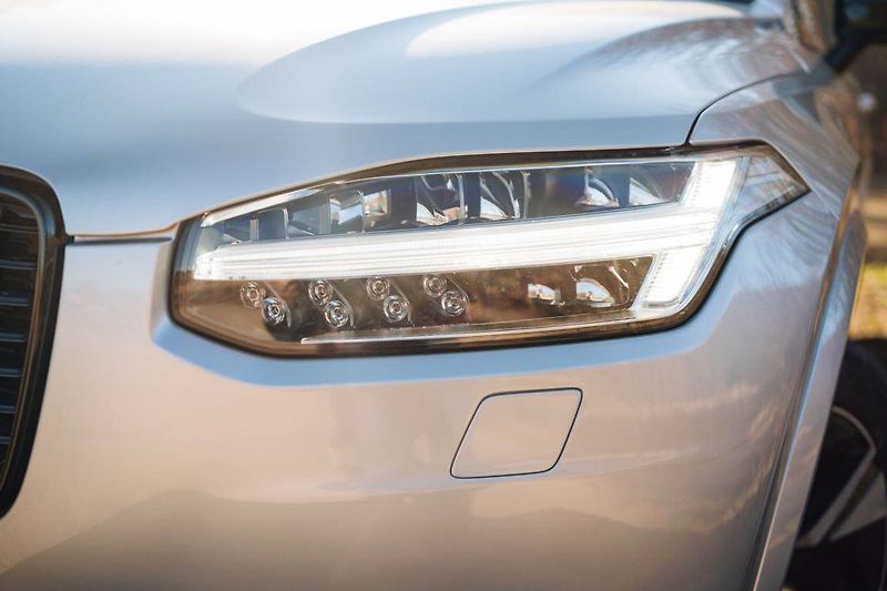 Volvo XC90 (2022) B5 AWD - fotka 7 z 28