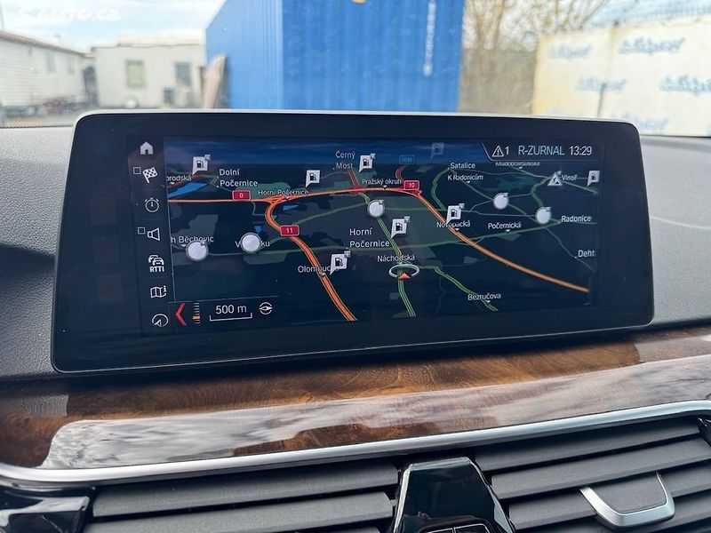 BMW Řada 5 (2017) 520d xdrive Sportline kombi - fotka 14 z 50