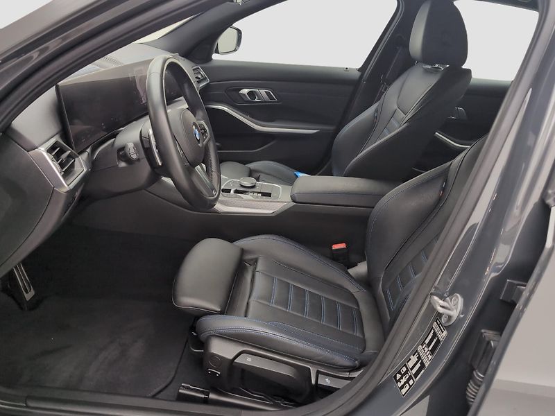 BMW Řada 3 330i xDrive M-Sport Pro Kamera - fotka 7 z 13