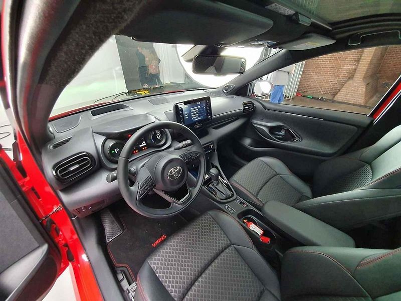 Toyotu Yaris jsme si prohlédli ve starém plynojemu v Amsterdamu.