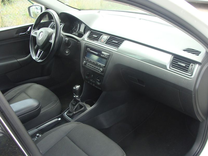 Škoda Rapid 1.2 TSi Ambiente, koupeno v ČR - fotka 17 z 22