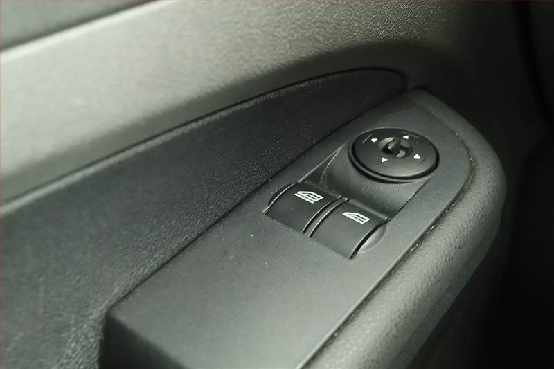 Ford Focus (2006) 1.6 16V, oblíbený vůz - fotka 11 z 11