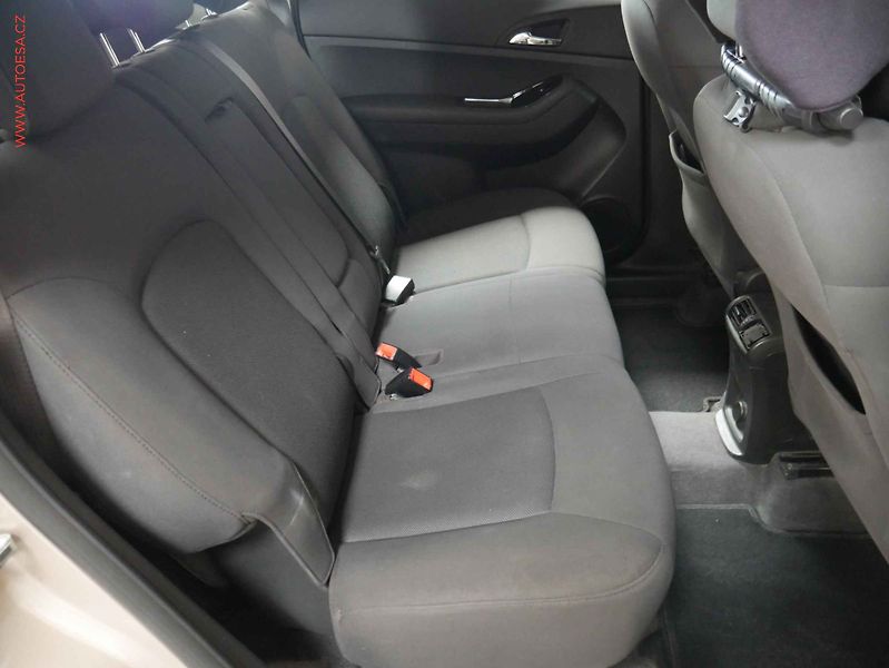 Chevrolet Orlando (2011) 1.8i, ČR, autoAC, tažné - fotka 11 z 19