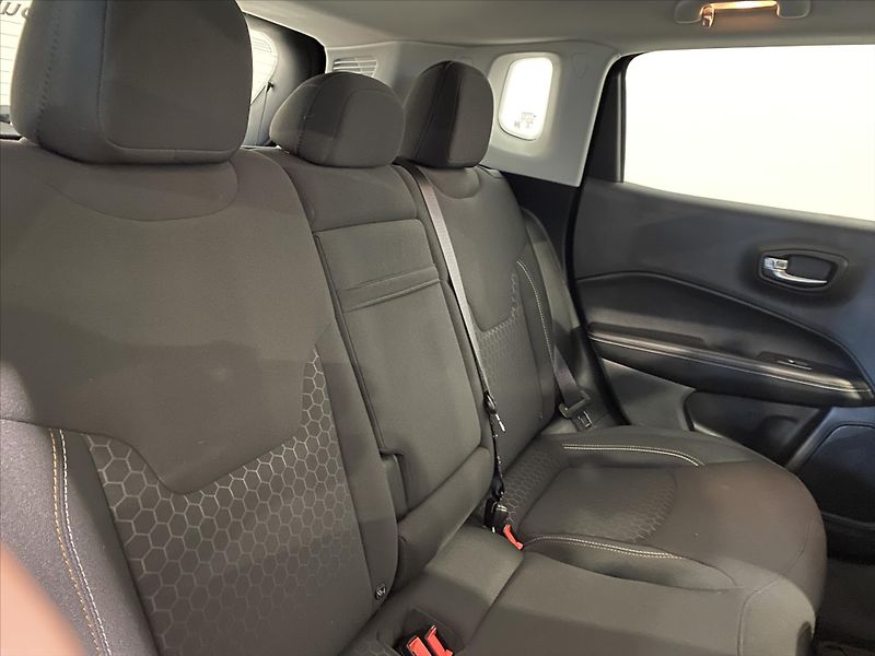 Jeep Compass 1,4 MultiAir 140k  Latitude - fotka 7 z 20