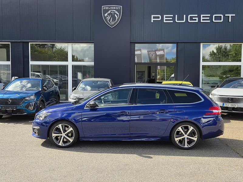 Peugeot 308 (2018) SW 2.0BHDi 180 GT EAT8 - fotka 2 z 38