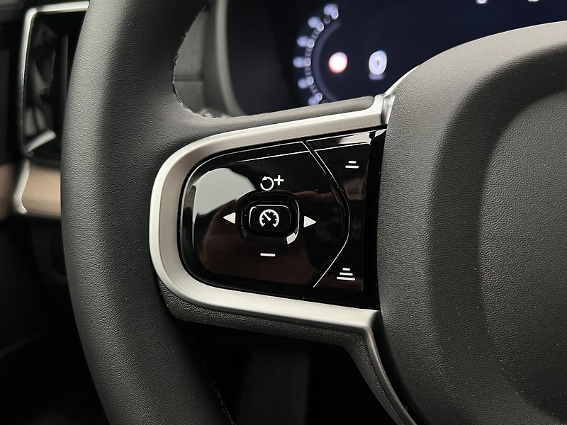 Volvo XC90 T8 AWD RECHARGE PLUS DARK AUT - fotka 27 z 48